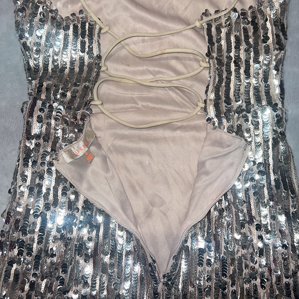 Luxxel silver & nude sequins dress - Picture 5 of 8